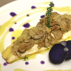 Filetto di branzino con funghi porcini e crema di patate