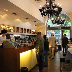 Vox Restaurant & Lounge bar