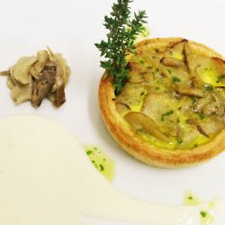 Quiche ai funghi porcini e crema di branzi